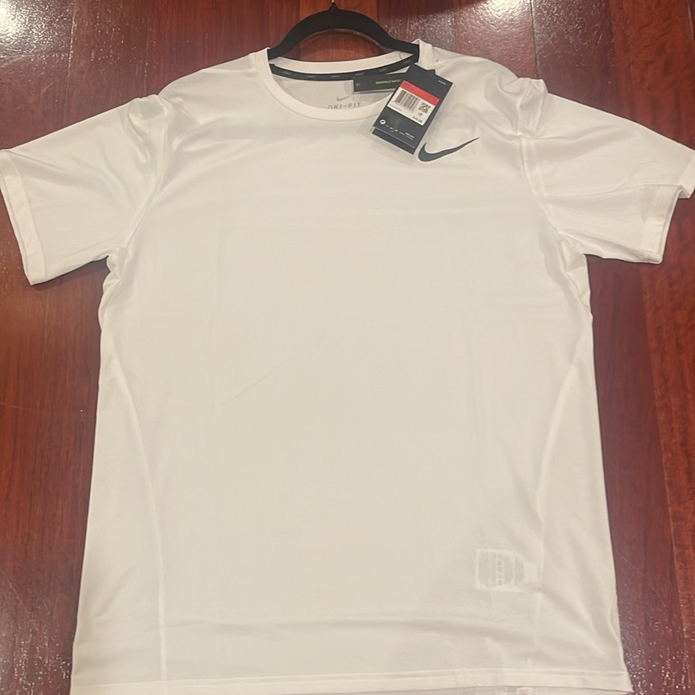 Nike men’s Dri-Fit standard fit white shirt
